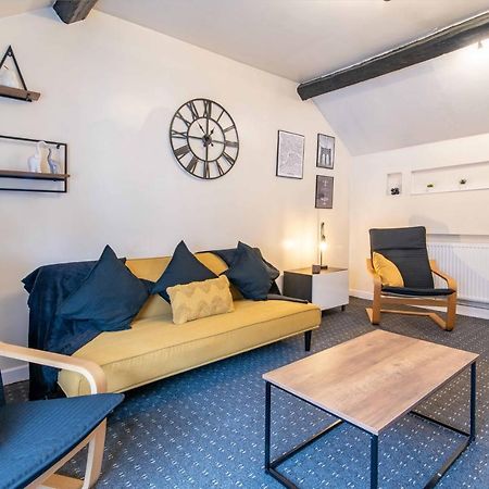 Characterful 2 Bedroom Apartment - Central Location Касл-Донингтон Экстерьер фото