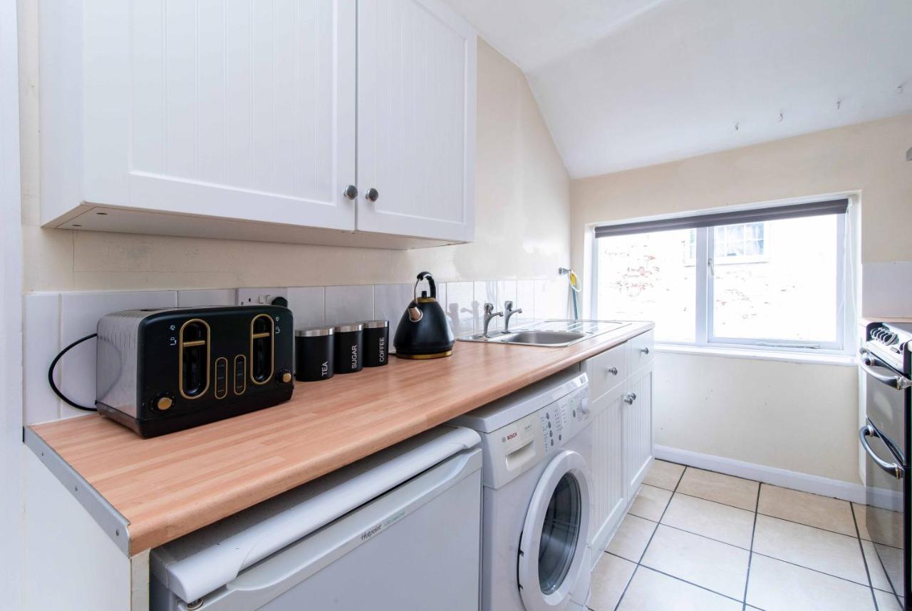 Characterful 2 Bedroom Apartment - Central Location Касл-Донингтон Экстерьер фото