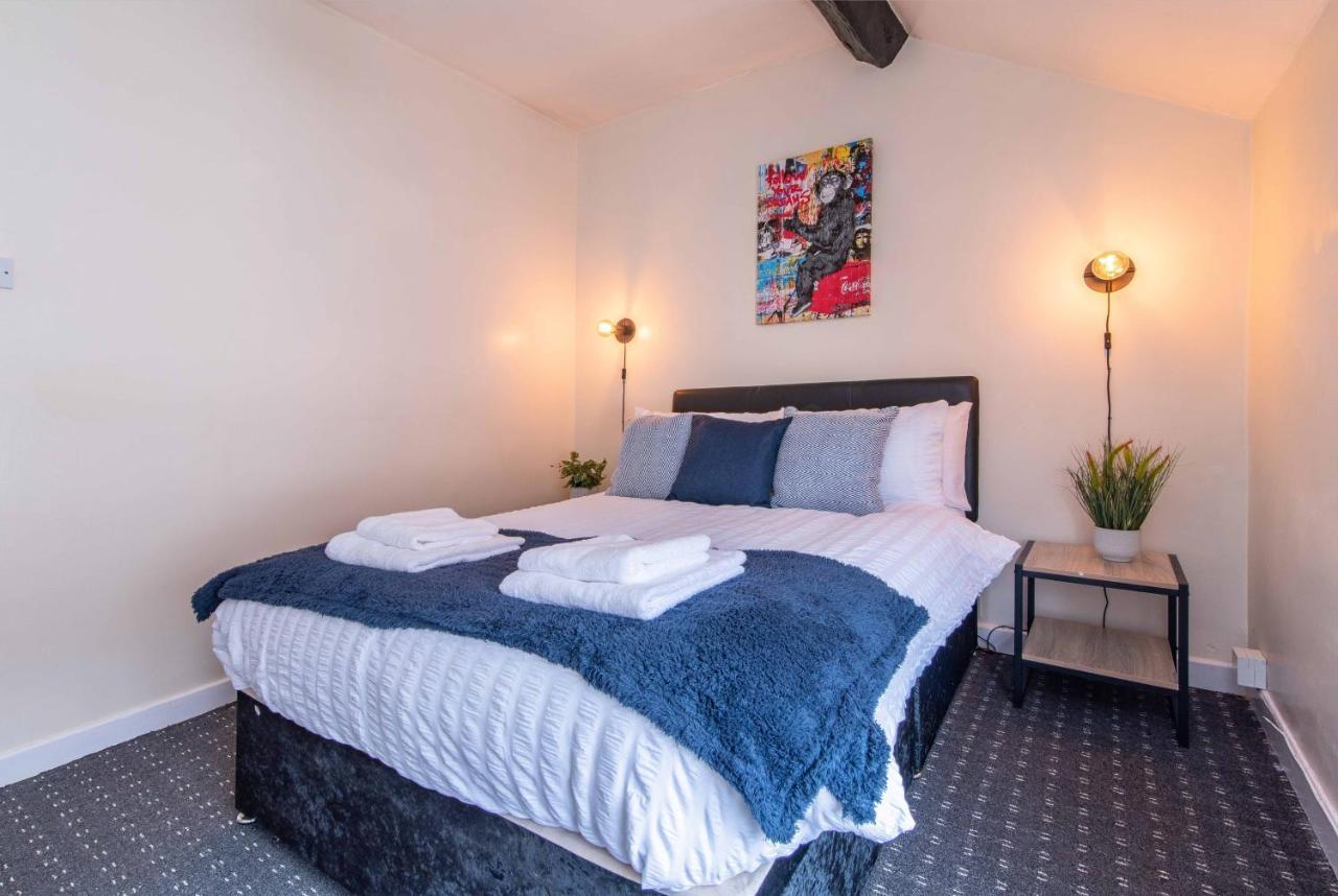 Characterful 2 Bedroom Apartment - Central Location Касл-Донингтон Экстерьер фото