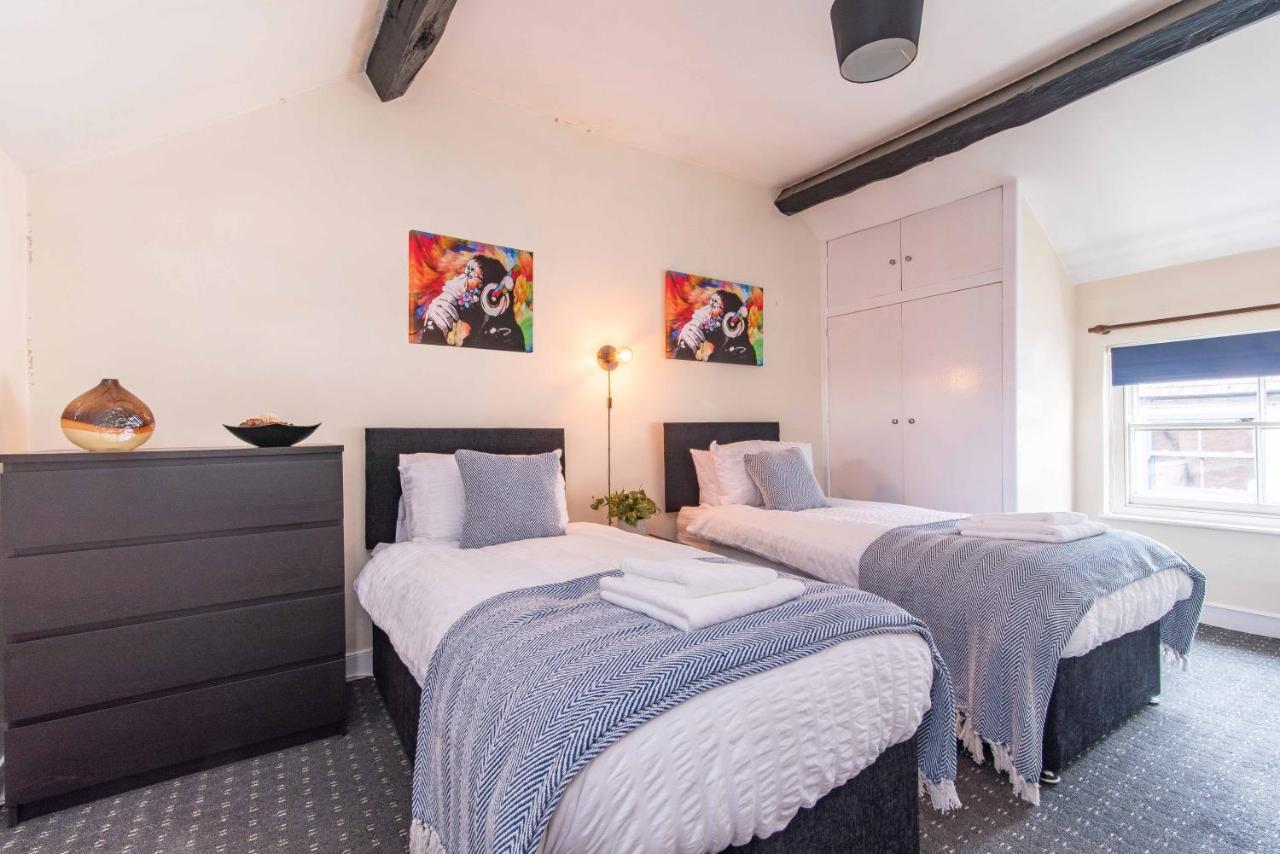 Characterful 2 Bedroom Apartment - Central Location Касл-Донингтон Экстерьер фото