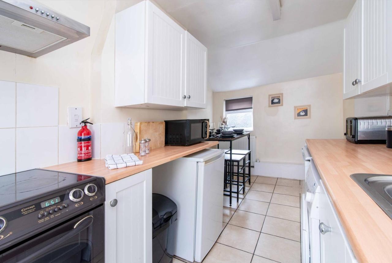 Characterful 2 Bedroom Apartment - Central Location Касл-Донингтон Экстерьер фото
